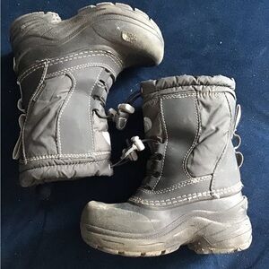 The north face size 10 kids black winter boots
